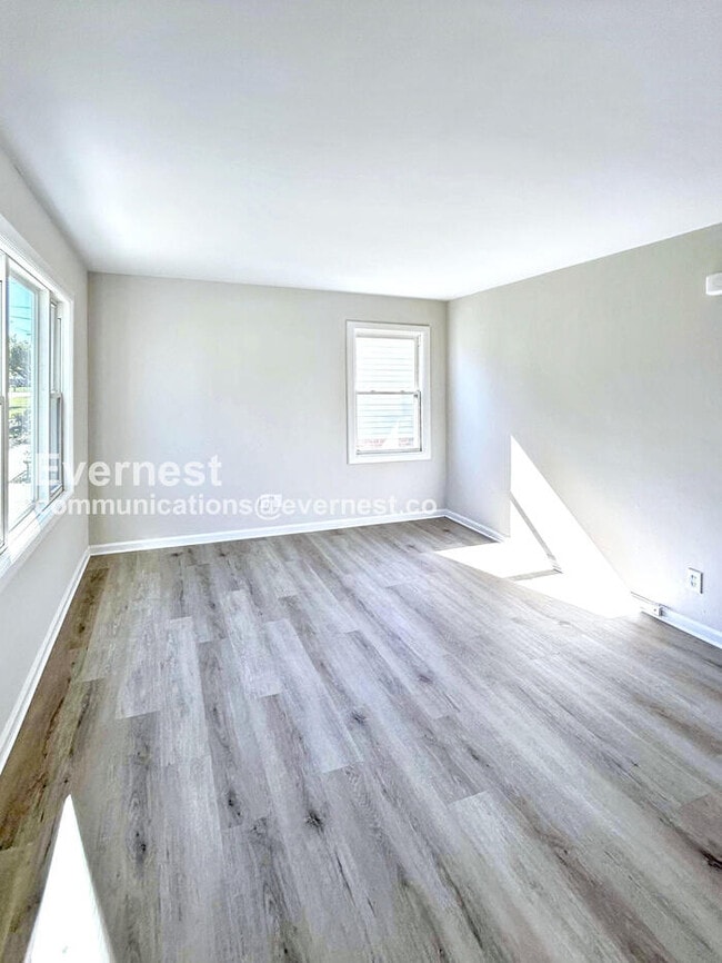 Building Photo - 1254 Elmwood Rd