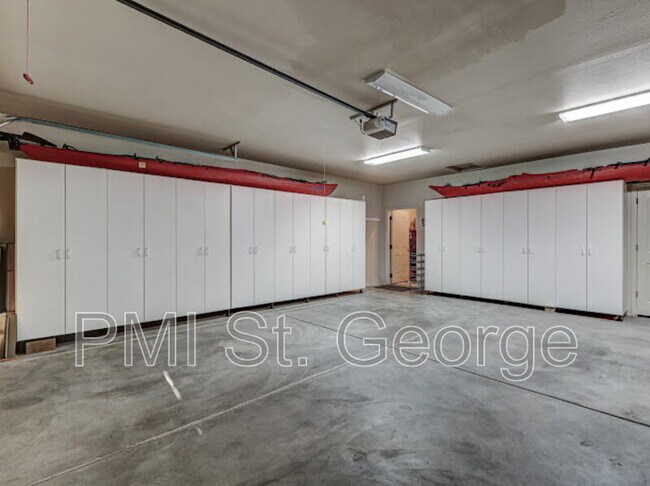 Foto del edificio - 621 Rolling Hills Dr