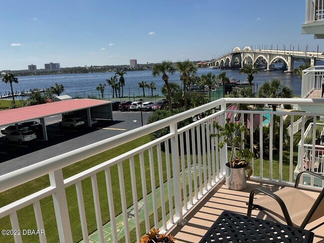 Foto del edificio - 100 Silver Beach Ave