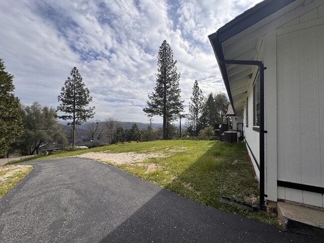 Building Photo - 17554 Patricia Way