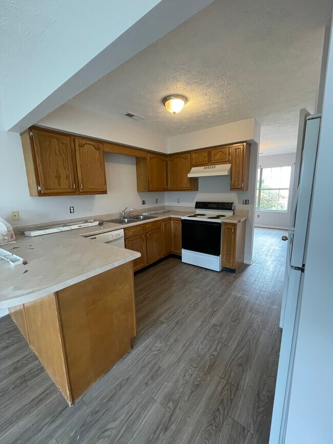Spacious Kitchen - 924 Ashley Michelle Ct