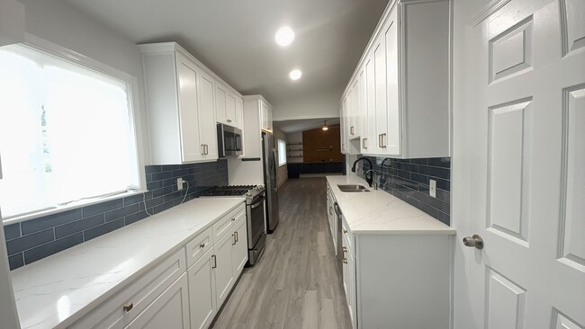 Foto del edificio - 212 Waverly Dr