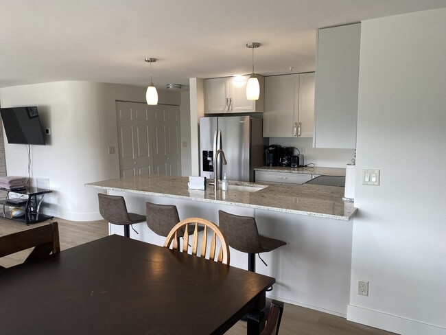 Building Photo - 808 WA-150
