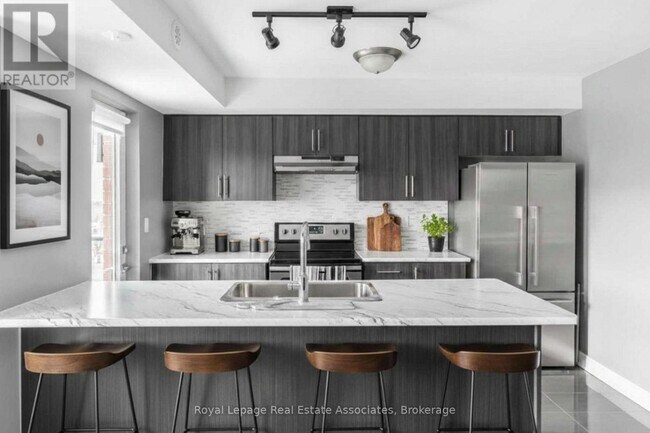 Photo du bâtiment - 100 Dufay Rd