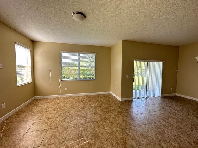 Building Photo - 3546 Rodrick Cir