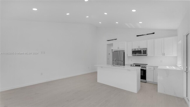 Foto del edificio - 939 NW 23rd Ct