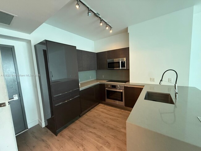 Building Photo - 1080 Brickell Ave