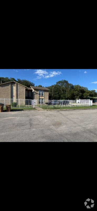 Building Photo - 2906 Sweeney Ln