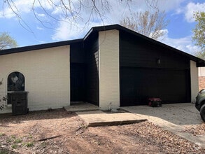 Building Photo - 2604 Creekview Dr