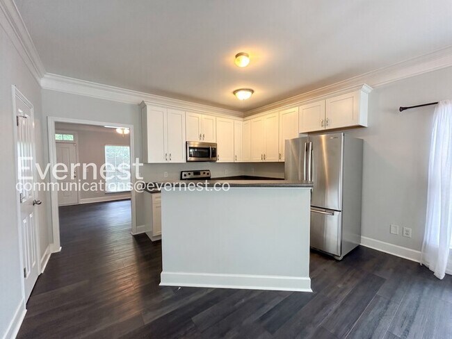 Foto del edificio - 2 Bed/2.5 Bath Townhome with Fenced Yard & Garage / Pet-Friendly / Available Now!