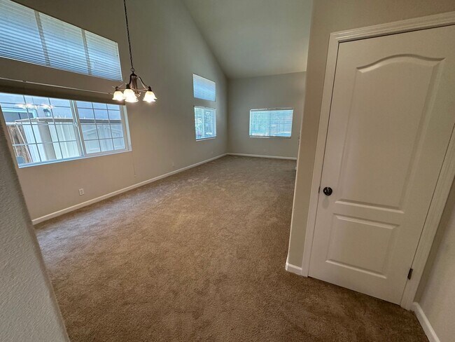 Foto del edificio - Beautiful 4 Bedroom, 3 Bath Brentwood Home