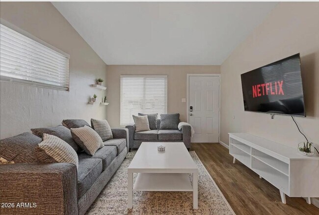 Foto del edificio - 2012 E Howe Ave