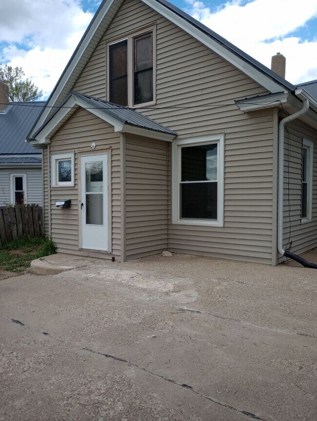 Foto del edificio - $1,200 Deposit $1,200 Rent