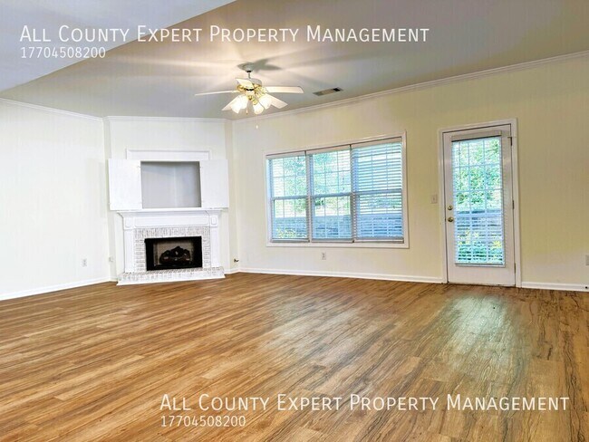 Foto del edificio - 2075 Pine Tree Dr
