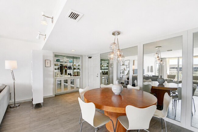Foto del edificio - 2780 S Ocean Blvd