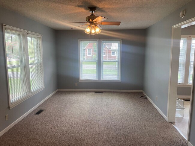 Building Photo - Charming Brick Home on Elm Street!