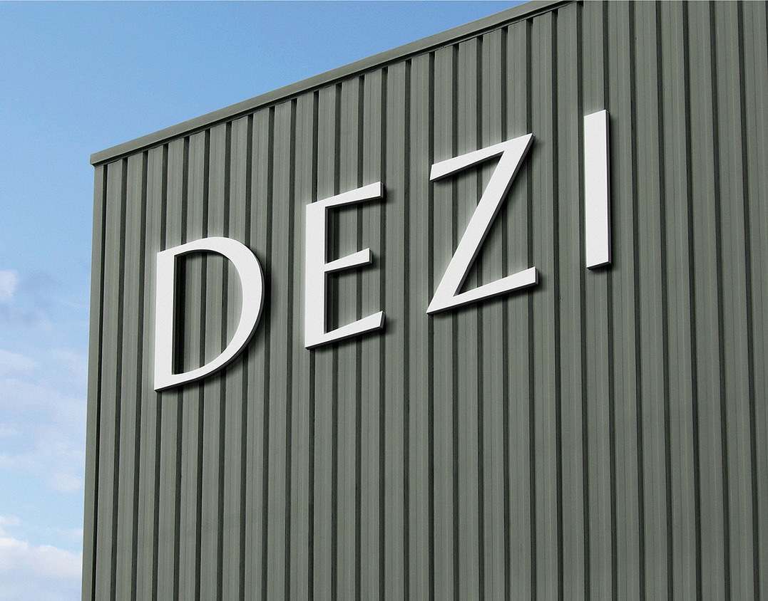 Primary Photo - Dezi