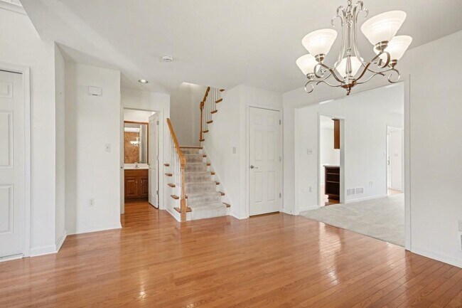 Foto del edificio - 5050 Mendenhall Dr.