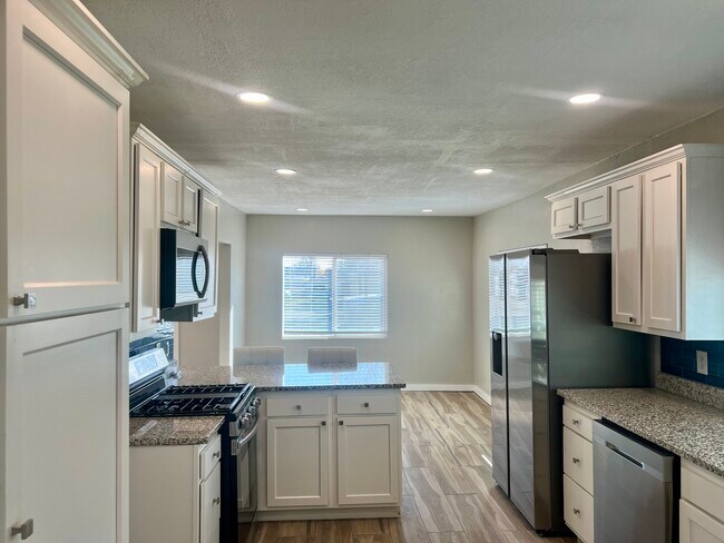 Foto del edificio - 915 Iron Ave SW