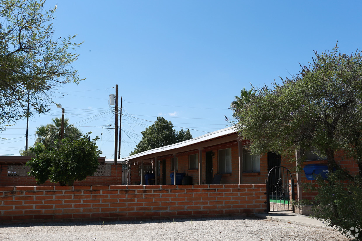 Foto del edificio - PJ's Craycroft Apartments