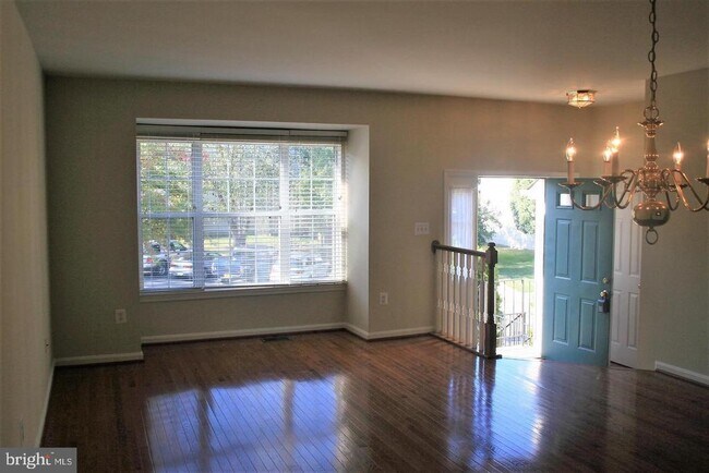 Foto del edificio - 5619 Glenwood Mews Dr
