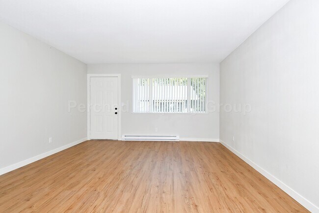 Building Photo - 15533 NE Glisan St