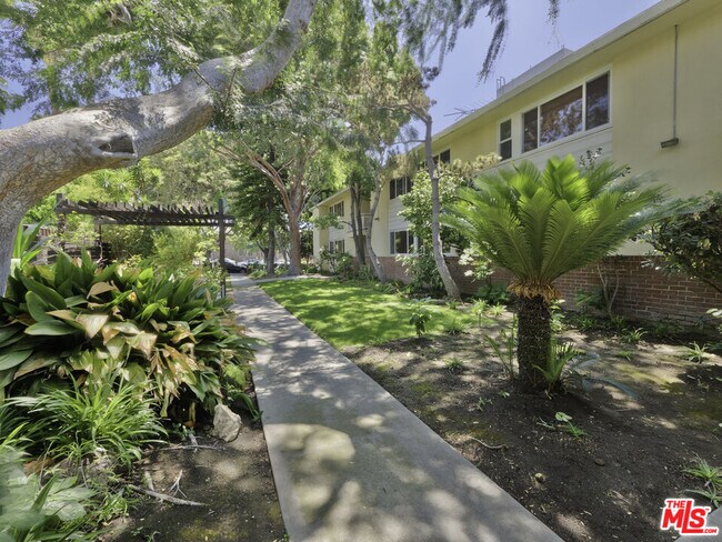 Foto del edificio - 1217 N Crescent Heights Blvd