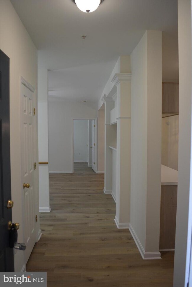 Building Photo - 20453 Chesapeake Square