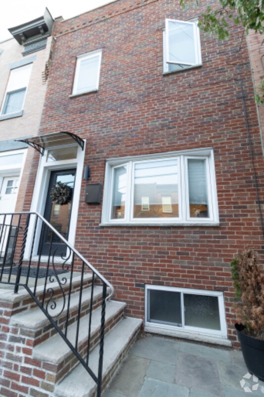 West Marconi Plaza Apartments for Rent with Utilities Included