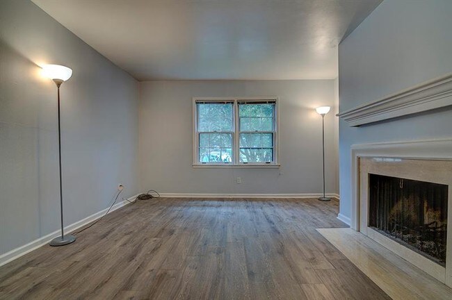 Foto del edificio - 168 Amherst Pl NW