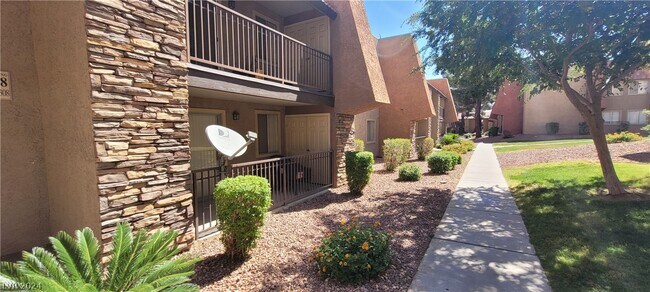 Building Photo - 5295 Indian River Dr