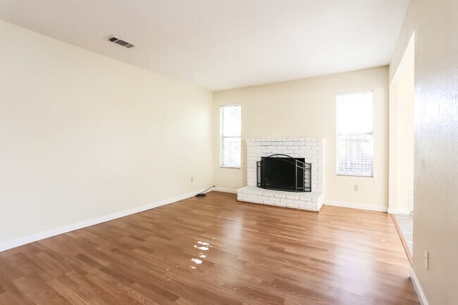Foto del edificio - 87 Alexander Way