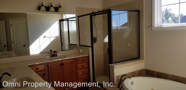 Building Photo - 4 br, 3 bath House - 40 Burton Place Dr