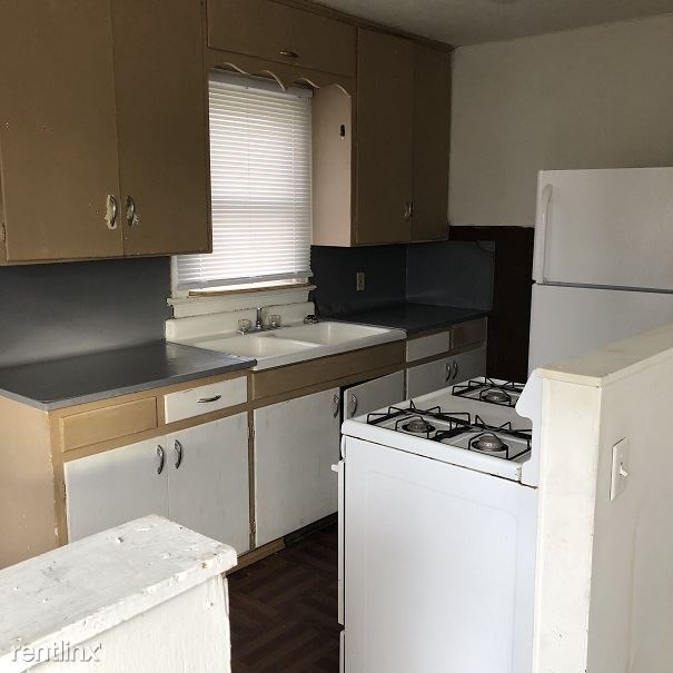 Building Photo - 1 br, 1 bath Duplex - 263 Spring St 2