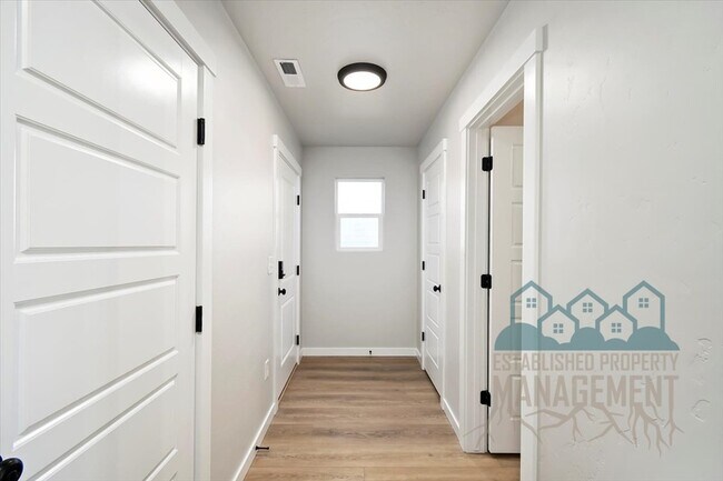 Foto del edificio - 3891 N Chelmsford Ave