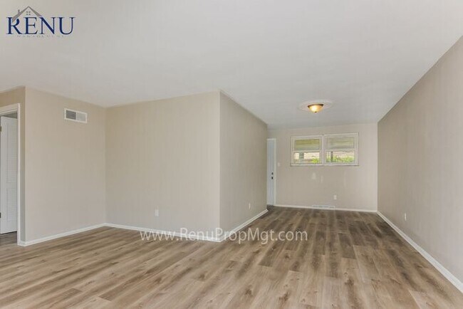 Foto del edificio - Available Now!