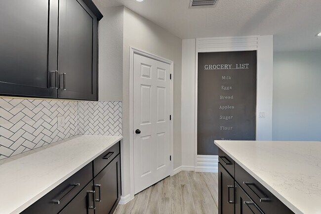 Foto del edificio - 1245 Celery Oaks Ln