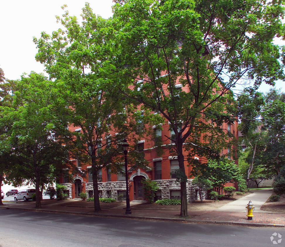 Building Photo - 103-107 Spring St