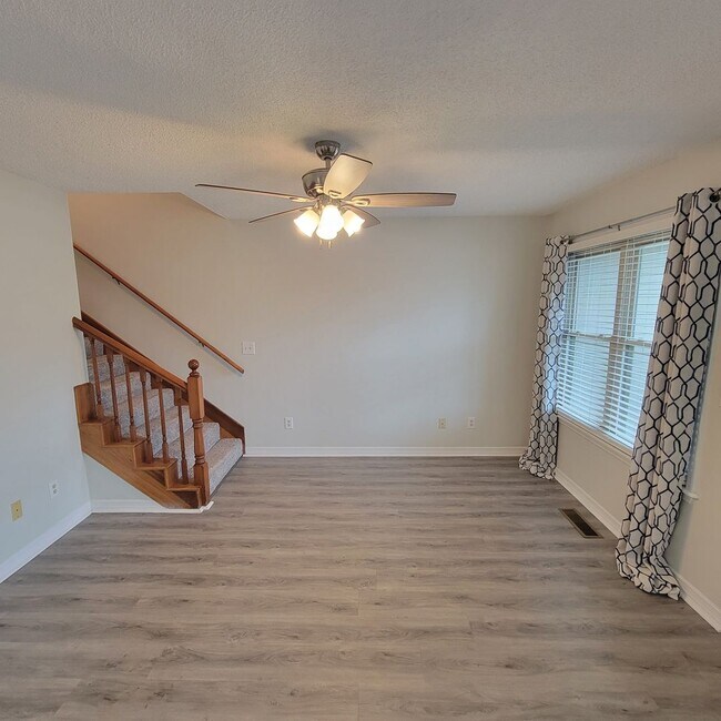 Foto del edificio - 3/2 Townhouse-Cookeville City Limits-End Unit