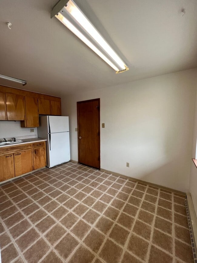 Building Photo - h12075