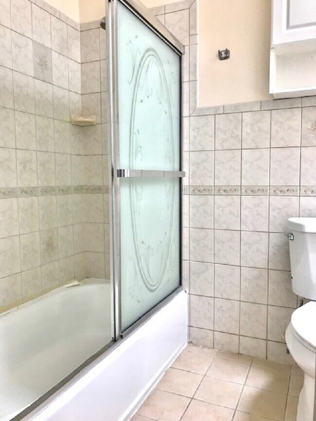 Foto del edificio - Super bright and spacious 1 bedroom !!!