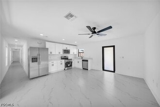 Building Photo - 4986 Fairway Ct