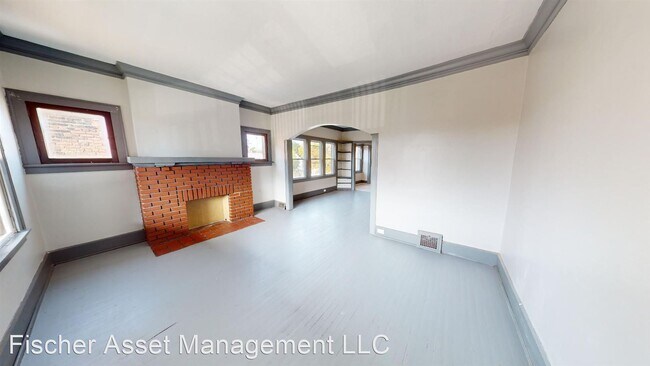 Building Photo - 2 br, 1 bath Apartment - 7944 Lorain Avenu...