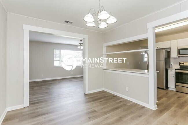 Building Photo - 3 Bedroom Pet-Friendly Home in Jacksonville, FL with Main Street Renewal