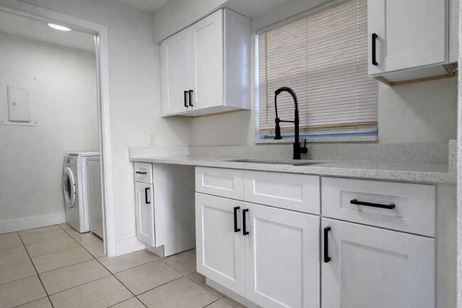 Foto del edificio - 4265 Desoto Ave