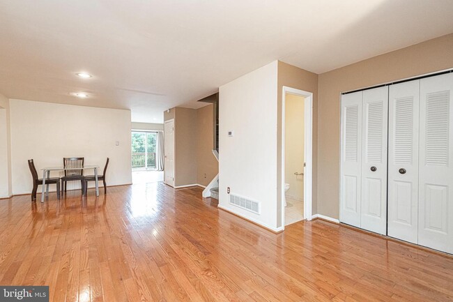 Building Photo - 287 Lawndale Ave
