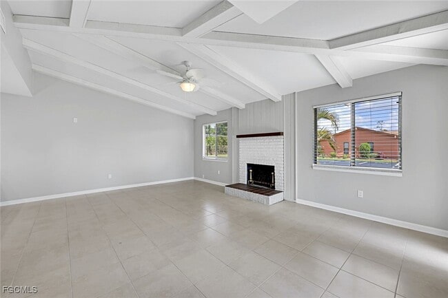 Foto del edificio - 6324 Royal Woods Dr