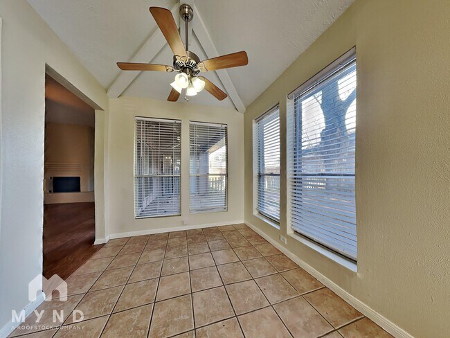 Foto del edificio - 8731 Summit Pines Dr