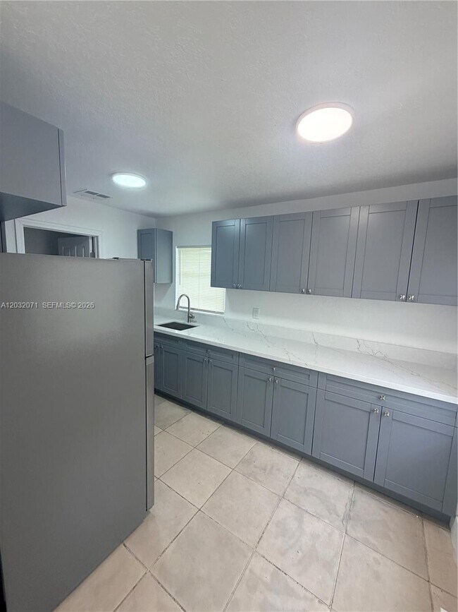 Foto del edificio - 753 SW 3rd Pl