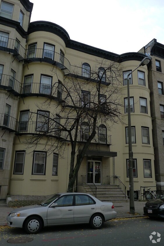 Building Photo - 32-34 Westland Ave